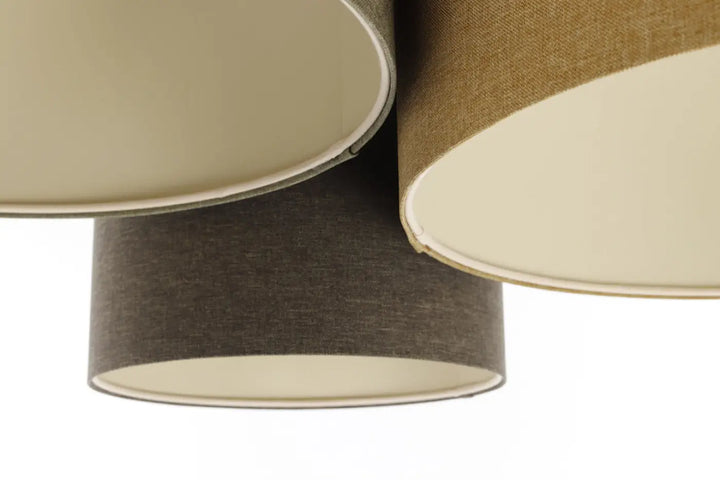 Luminaire plafond trio boho elegant avec trois abat-jours cylindriques en tissu naturel beige, gris vert et graphite