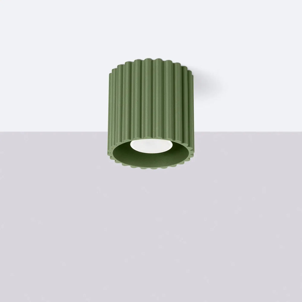 Luminaire plafonnier aura 1 vert olive avec forme unique inspirée, design cylindrique cannelé et lentille intérieure blanche lisse