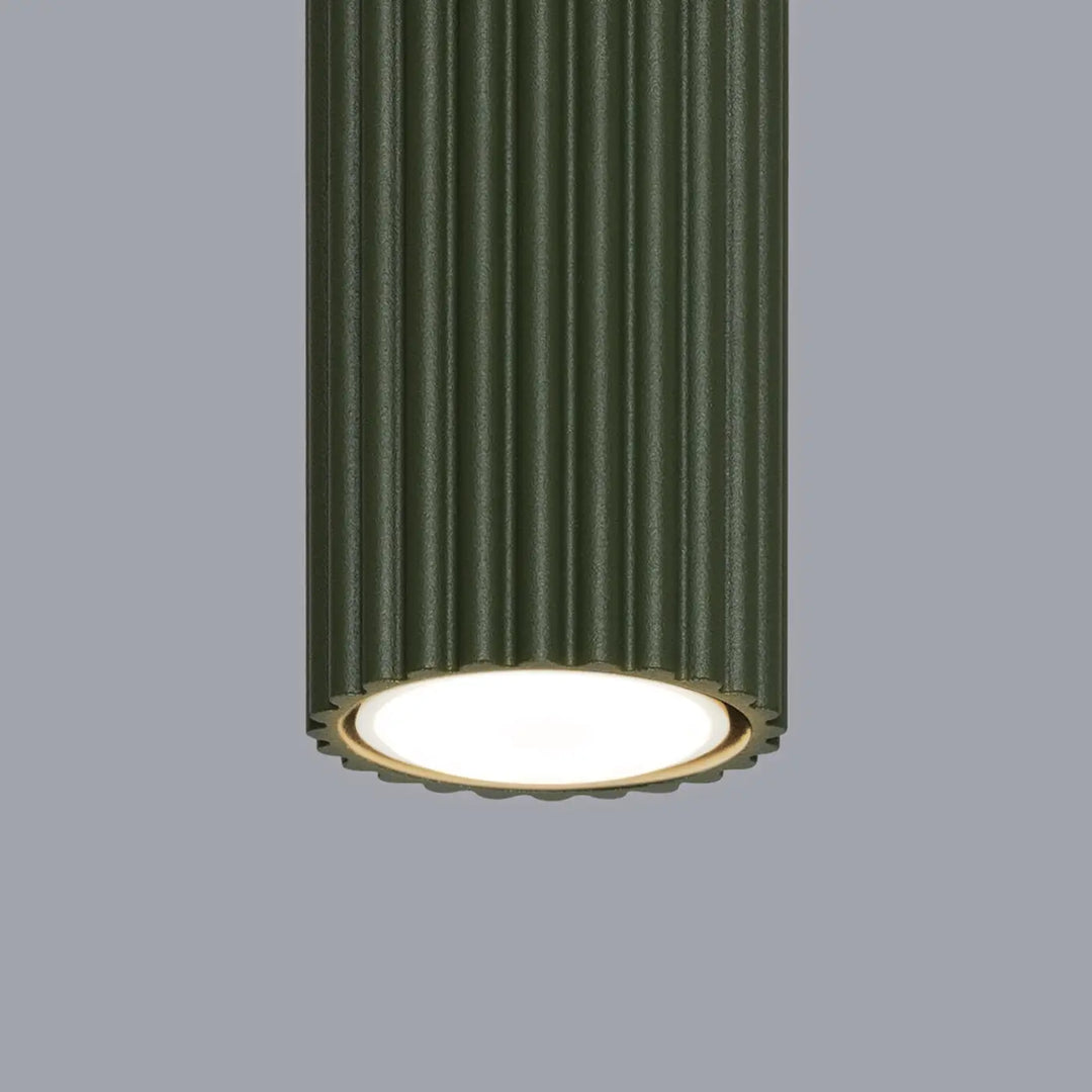 Plafonnier karbon allie design minimaliste vert olive avec diffuseur doré à bords festonnés et ampoules gu10 interchangeables