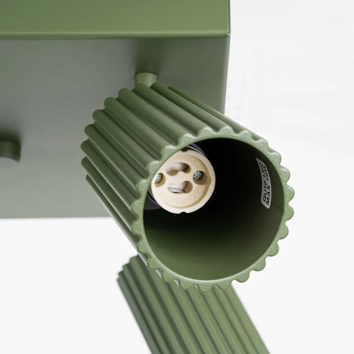 Plafonnier karbon allie en métal vert olive avec design minimaliste et ampoules gu10 interchangeables visibles