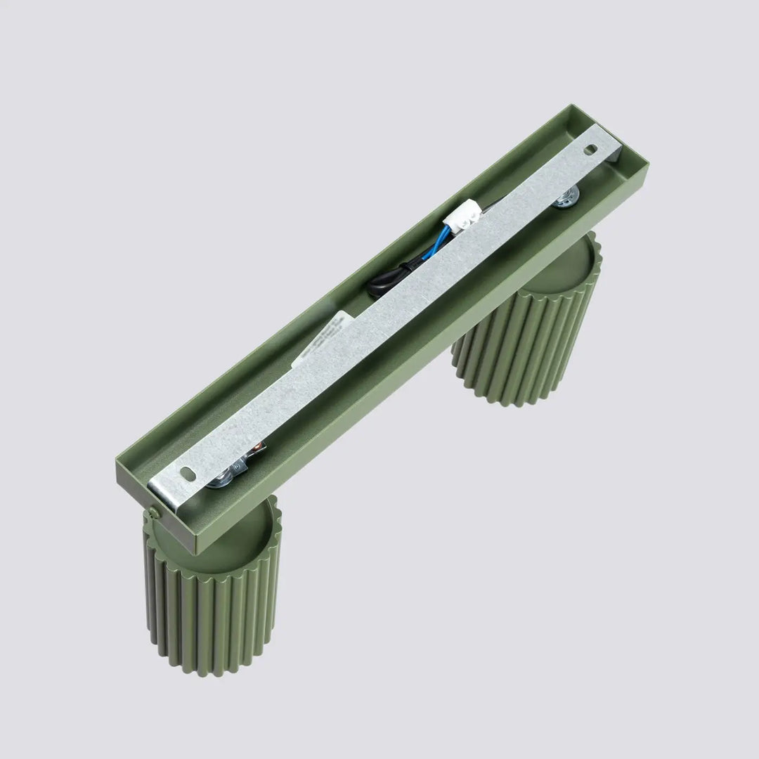 Plafonnier karbon allie design minimaliste vert olive avec ampoules gu10 interchangeables et finitions métalliques