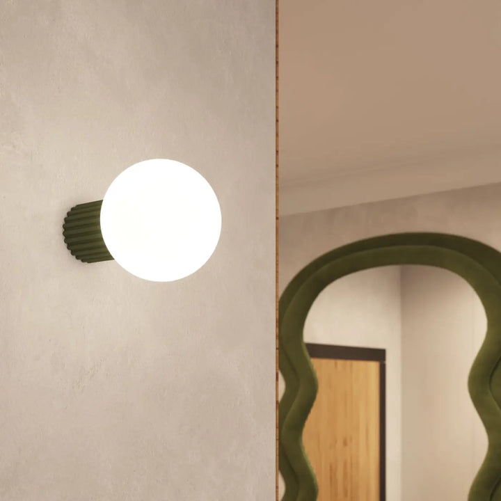 Luminaire plafonnier halo vert olive avec sphère laiteuse, lampe halo idéale pour bureau décorative