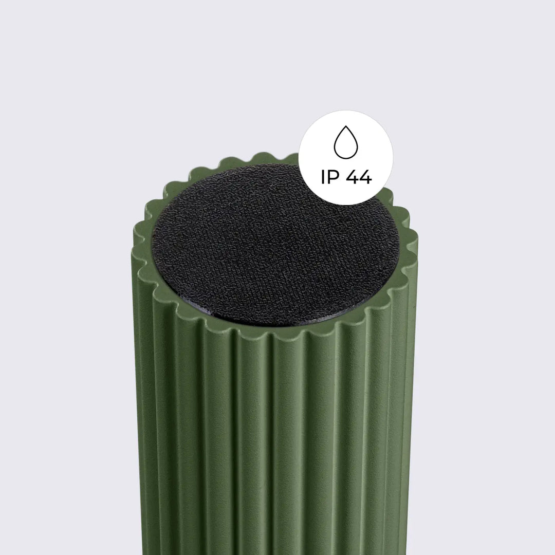Luminaire plafonnier halo vert olive avec rouleau mousse ondulé et prise en main texturée idéal pour bureau décorative