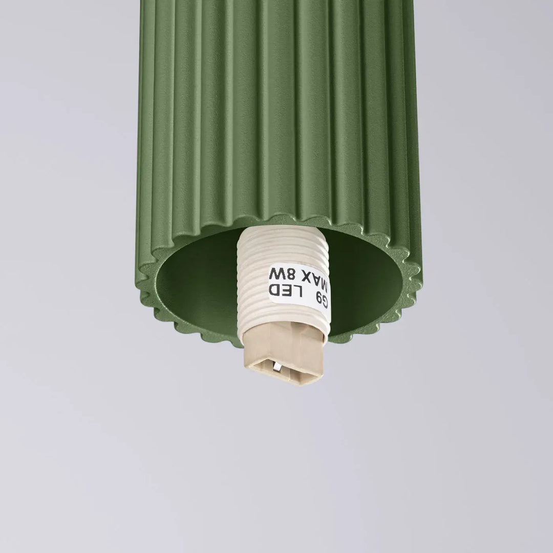 Luminaire plafonnier halo vert olive avec lampe halo flûtée et sphère laiteuse pour bureau décorative