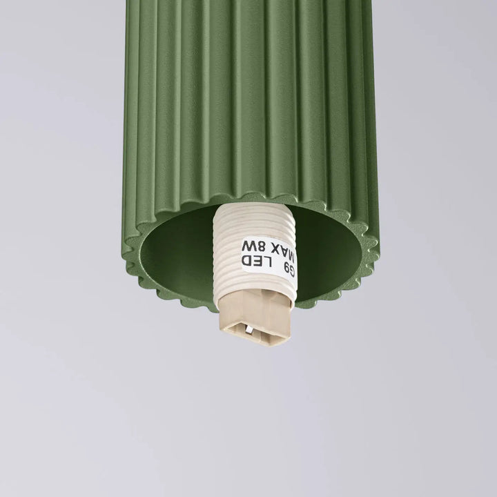 Luminaire plafonnier halo vert olive avec lampe halo flûtée et sphère laiteuse pour bureau décorative