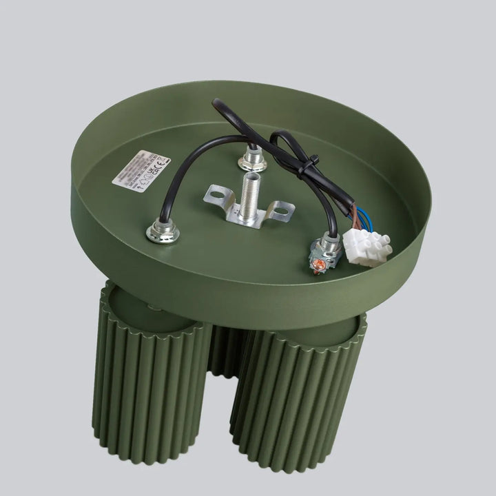 Plafonnier karbon allie de style industriel vert olive avec supports cylindriques nervurés et ampoules gu10 interchangeables
