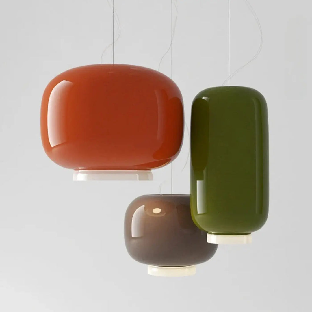 Suspension luminaire aural avec trois luminaires modernes en verre brillant orange, vert olive et marron mat