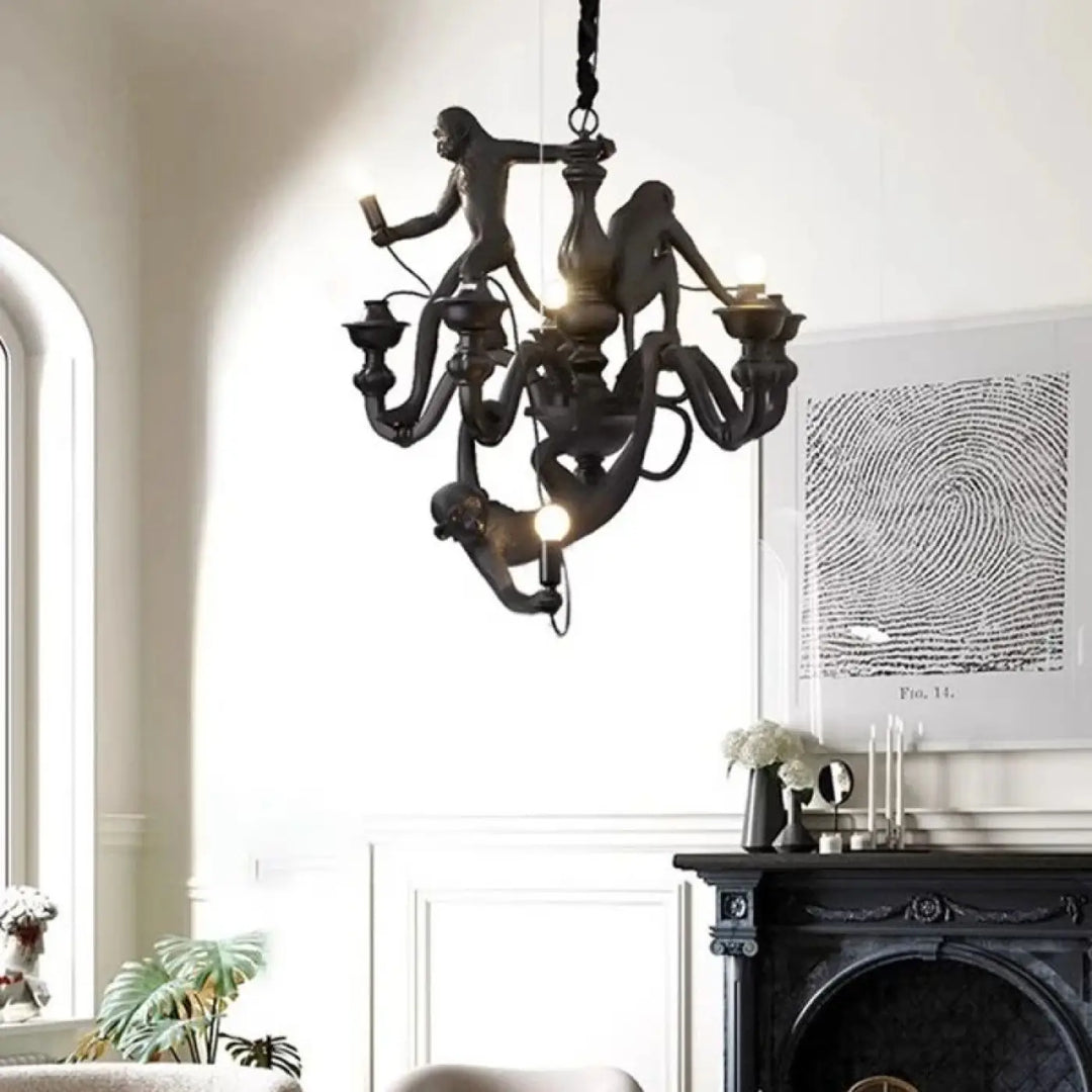 Lustre contemporaine en bronze foncé avec singes sculptés et lustre à plusieurs lampes style bougie pour lallure animée