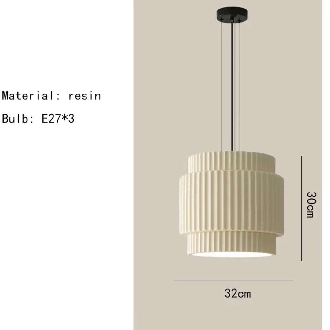 Suspension luminaire crebia en résine crème avec design à étages cannelé et ferrure métallique noire