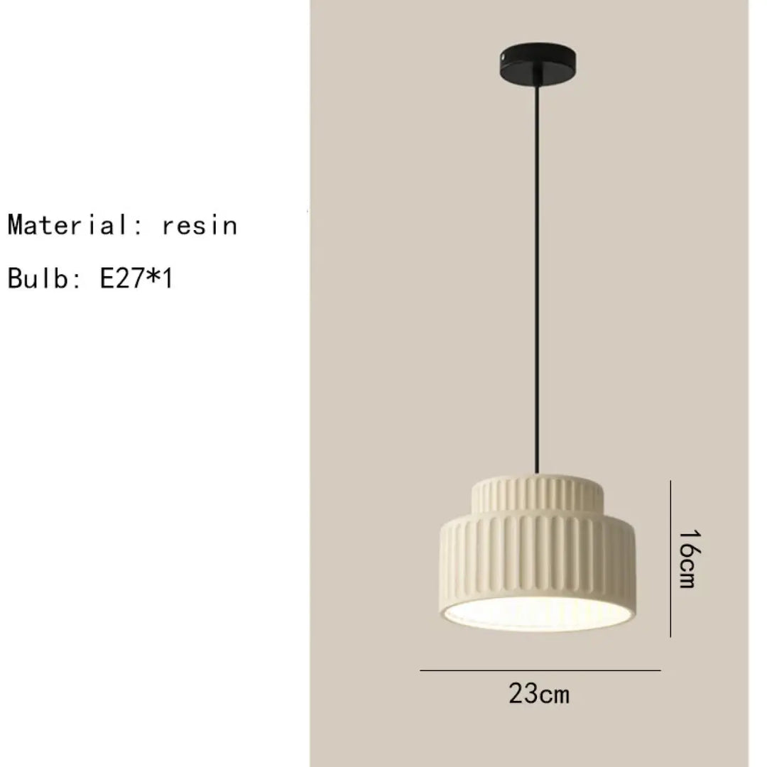 Suspension luminaire crebia en résine crème avec design nervuré à étages et cordon noir pour suspension