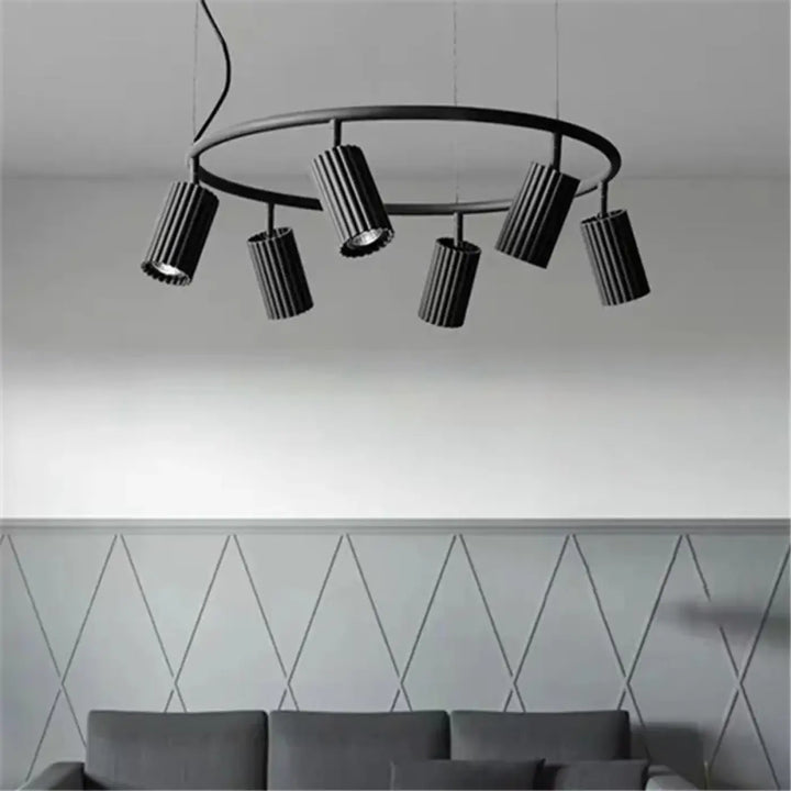 Suspension luminaire lumih noir avec cinq spots cylindriques nervurés pour decoration aesthetic light donna circle chandelier
