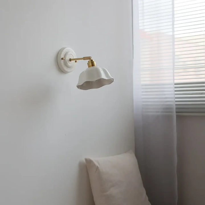 Petite Applique Murale Blanche À L’Effet Céramique Style Élégant