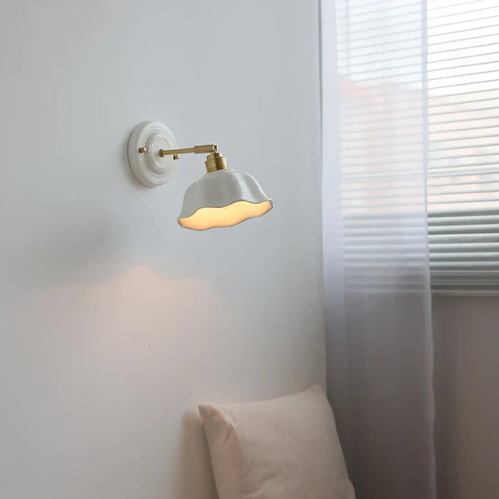 Petite Applique Murale Blanche À L’Effet Céramique Style Élégant