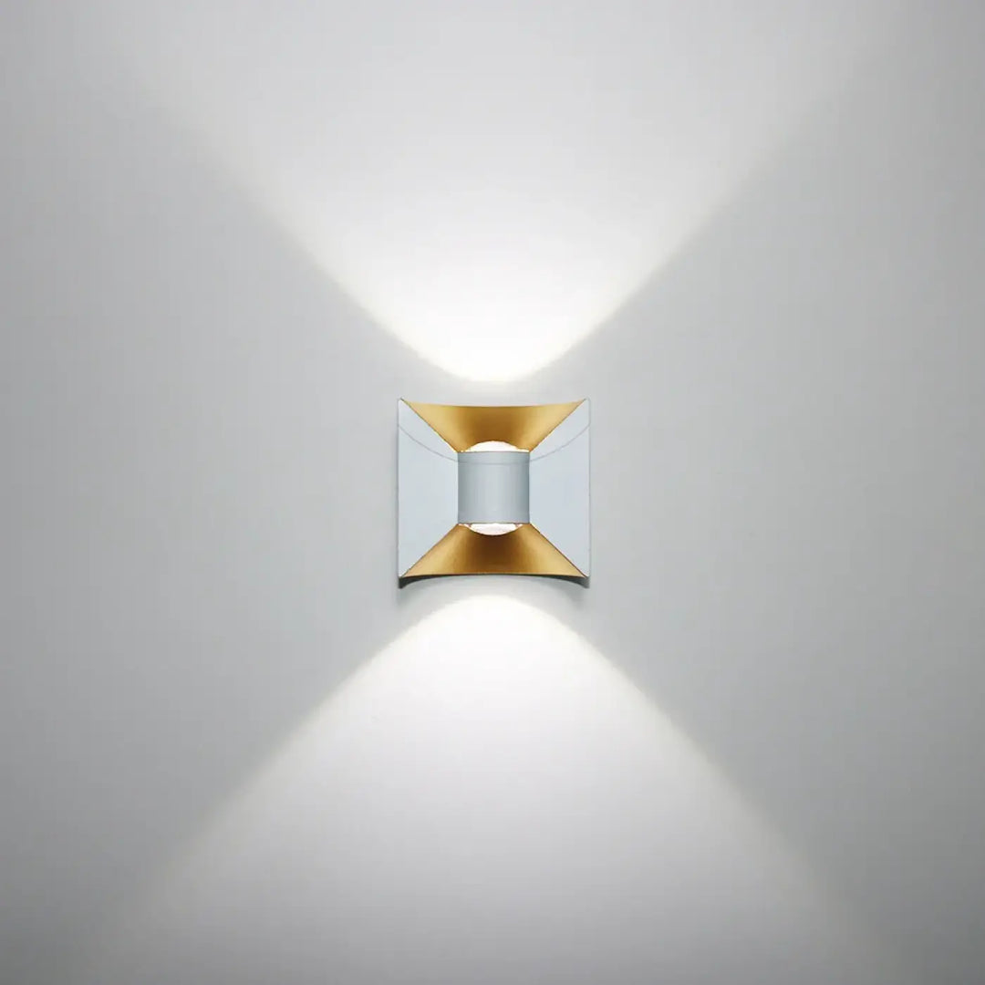 Petite Applique Murale Extérieur Aluminium Incurvée