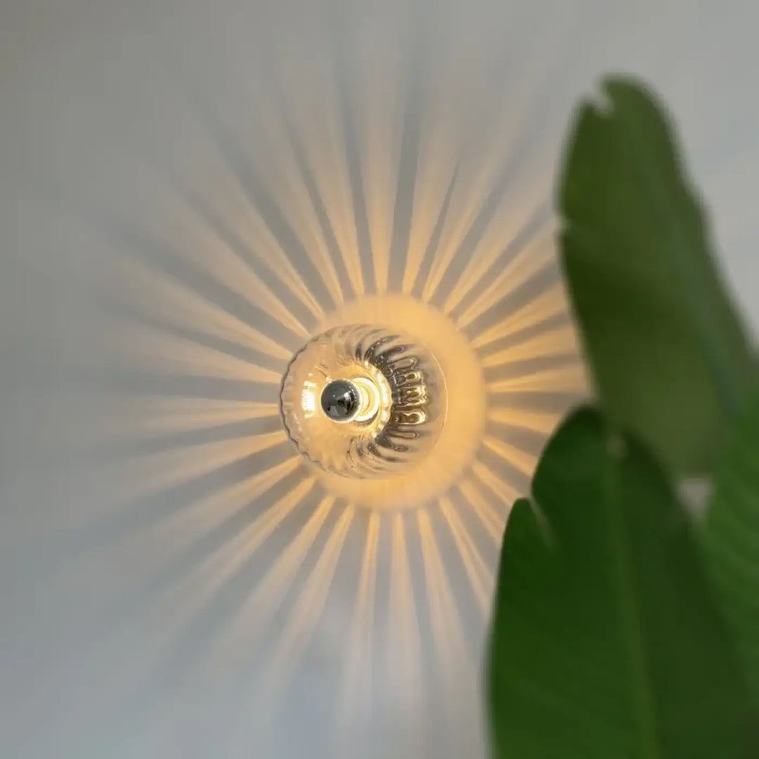 Petite Applique Murale En Rayon De Soleil Verre Doré Élégante