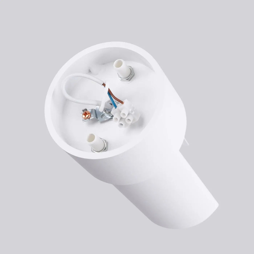 Luminaire plafonnier flash blanc en plastique avec composants métalliques et filerie apparente design moderne lampe flash
