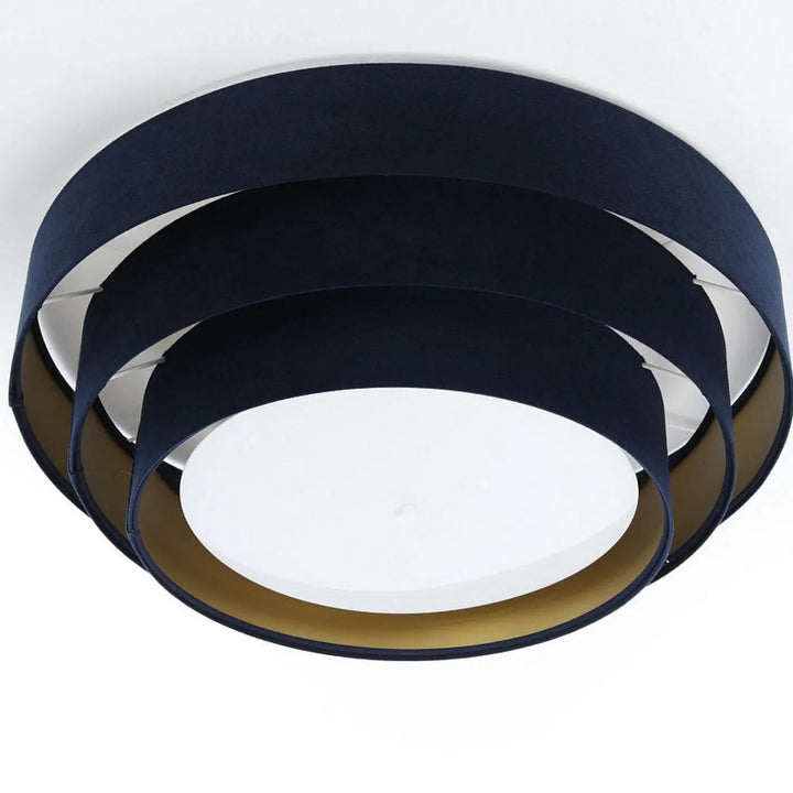 Plafonnier bleu marine triniti veloursstoff avec trois anneaux concentriques en velours bleu marine et diffuseur blanc central