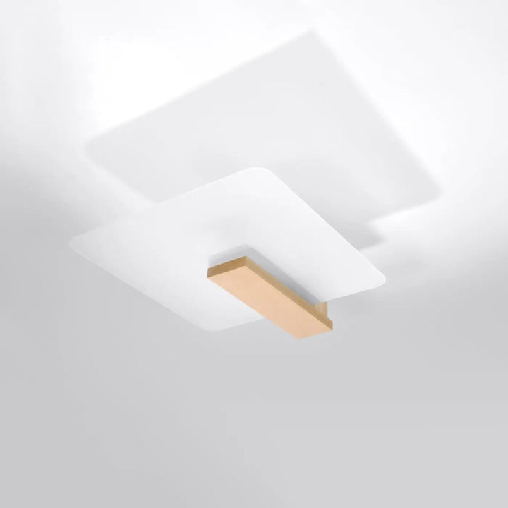 Luminaire plafonnier lappo avec abat-jour blanc rectangulaire et barre laiton design intemporel et lampes surprenantes