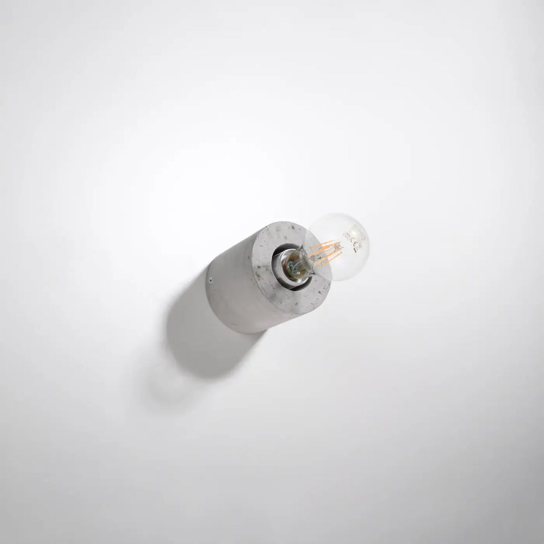Applique murale salgado en béton avec ampoule en verre clair pour un style loft épuré et moderne