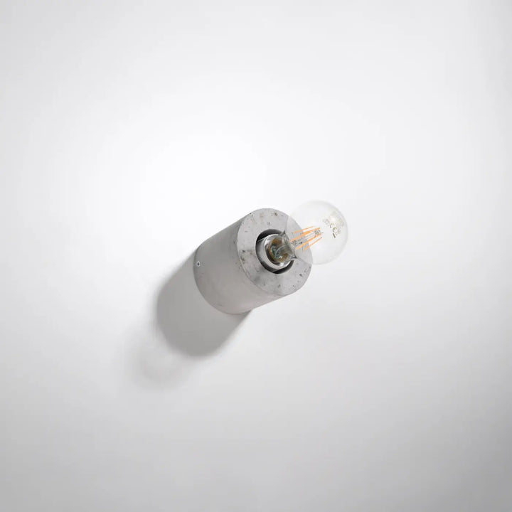 Applique murale salgado en béton avec ampoule en verre clair pour un style loft épuré et moderne