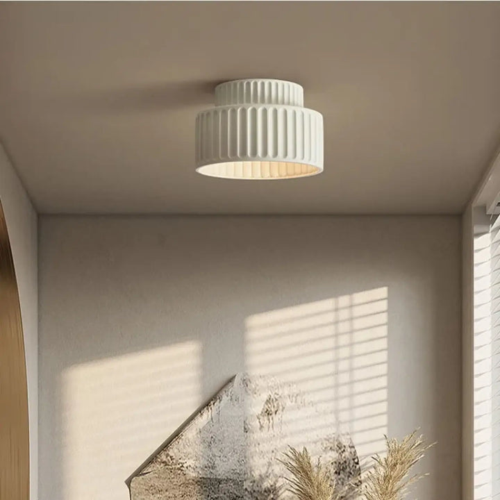 Plafonnier cylindrique strié au look rétro et original

