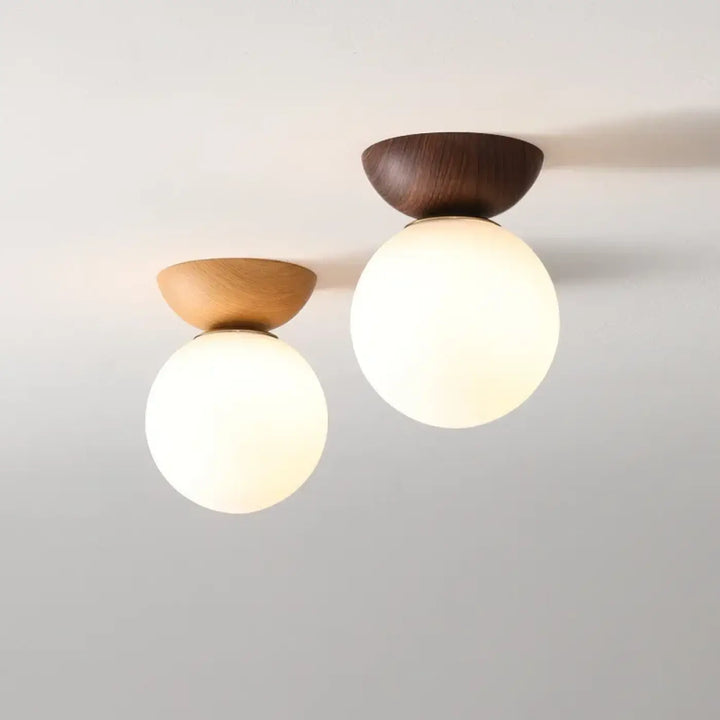 Luminaire plafonnier oako avec deux globes lumineux en verre dépoli et bases en bois naturel ou noyer design épuré