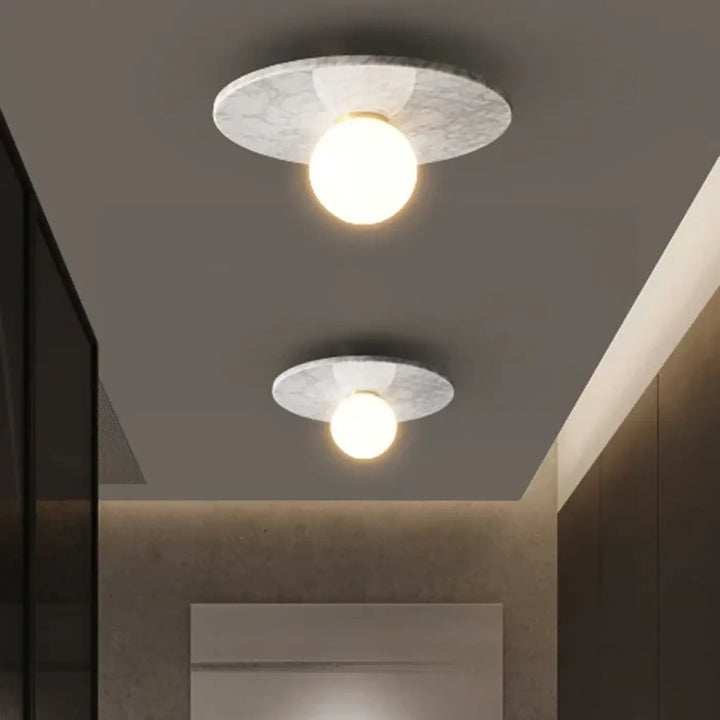 Plafonnier design en pierre verte et verre opalin moderne