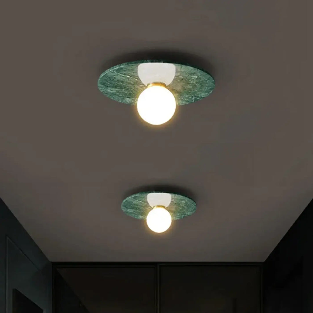 Plafonnier design en pierre verte et verre opalin moderne