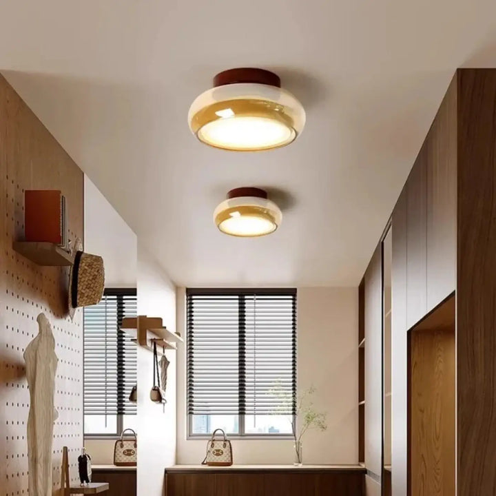 Luminaire plafonnier corine en verre ambré avec base céramique blanche et dessus circulaire marron pour décoration intérieure à signature visuelle forte