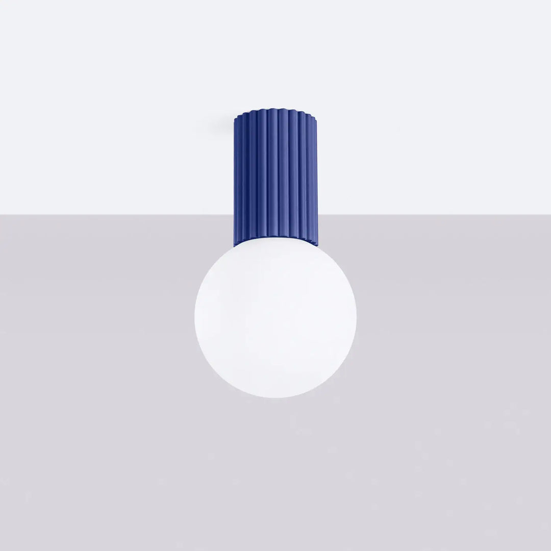 Luminaire plafonnier halo ultramarine bleu à corps cylindrique rainuré avec sphère laiteuse en verre pour bureau décorative