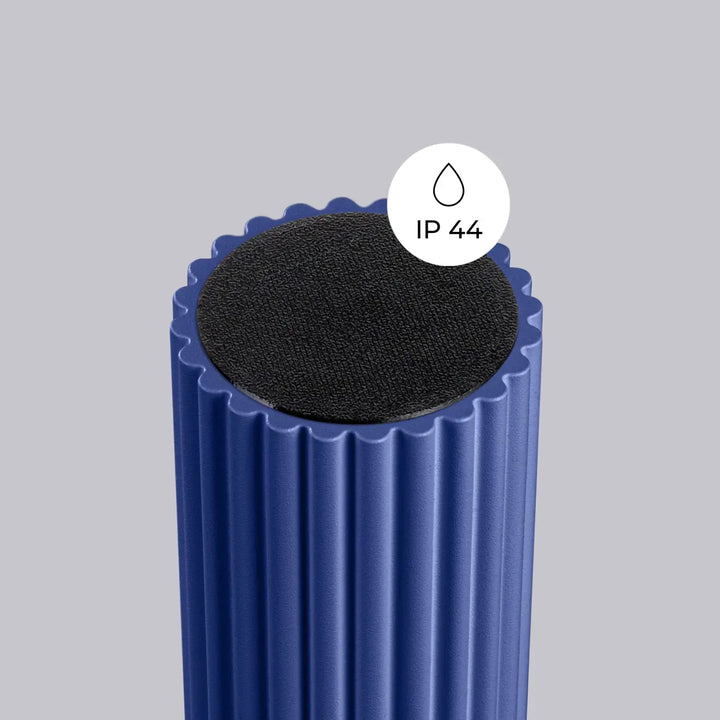 Luminaire plafonnier halo ultramarine bleu avec poignée noire texturée et indice de protection ip44 pour bureau décorative