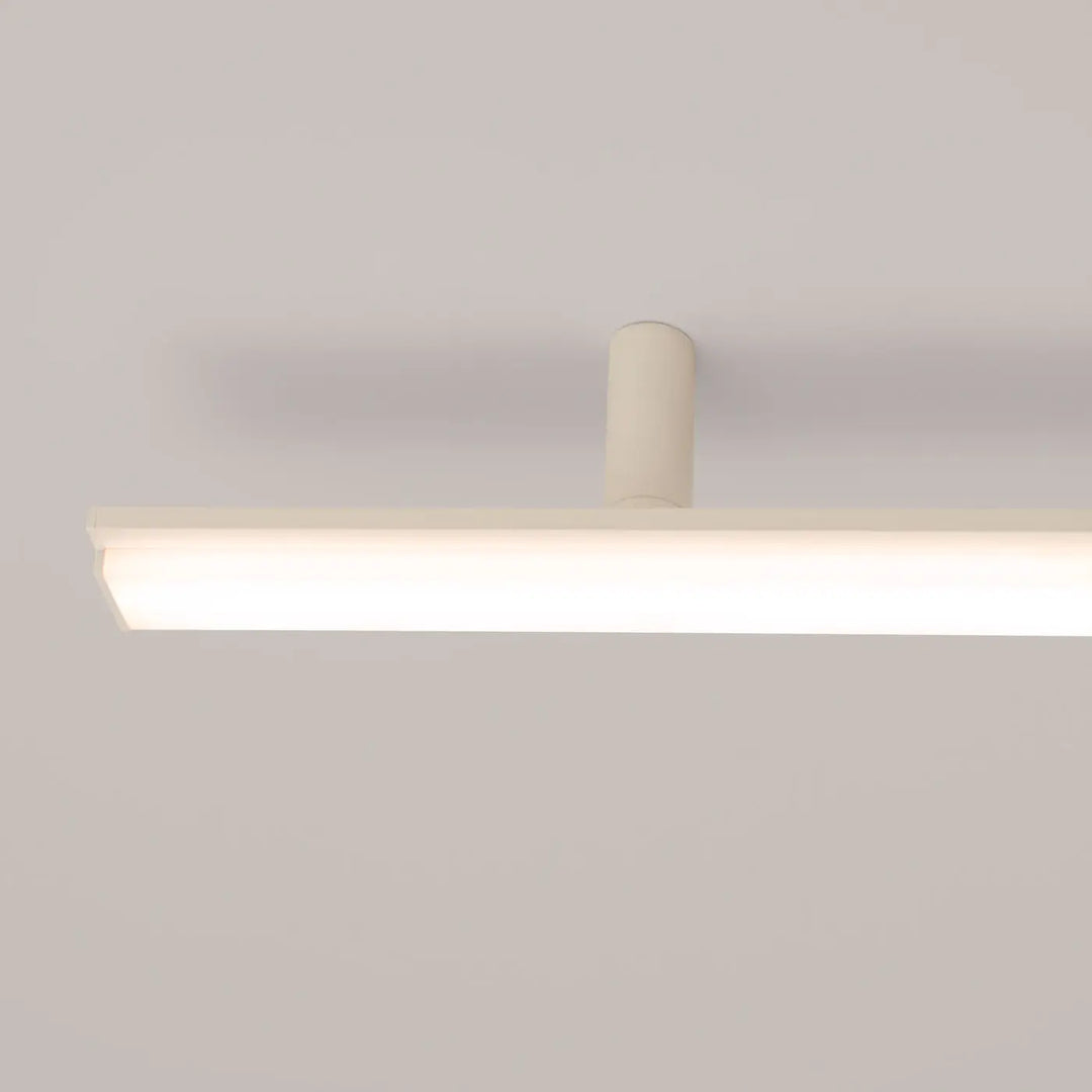 Luminaire plafonnier lagom 3000k beige avec plafonniers linéaires trois longueurs et lumière chaude diffuse