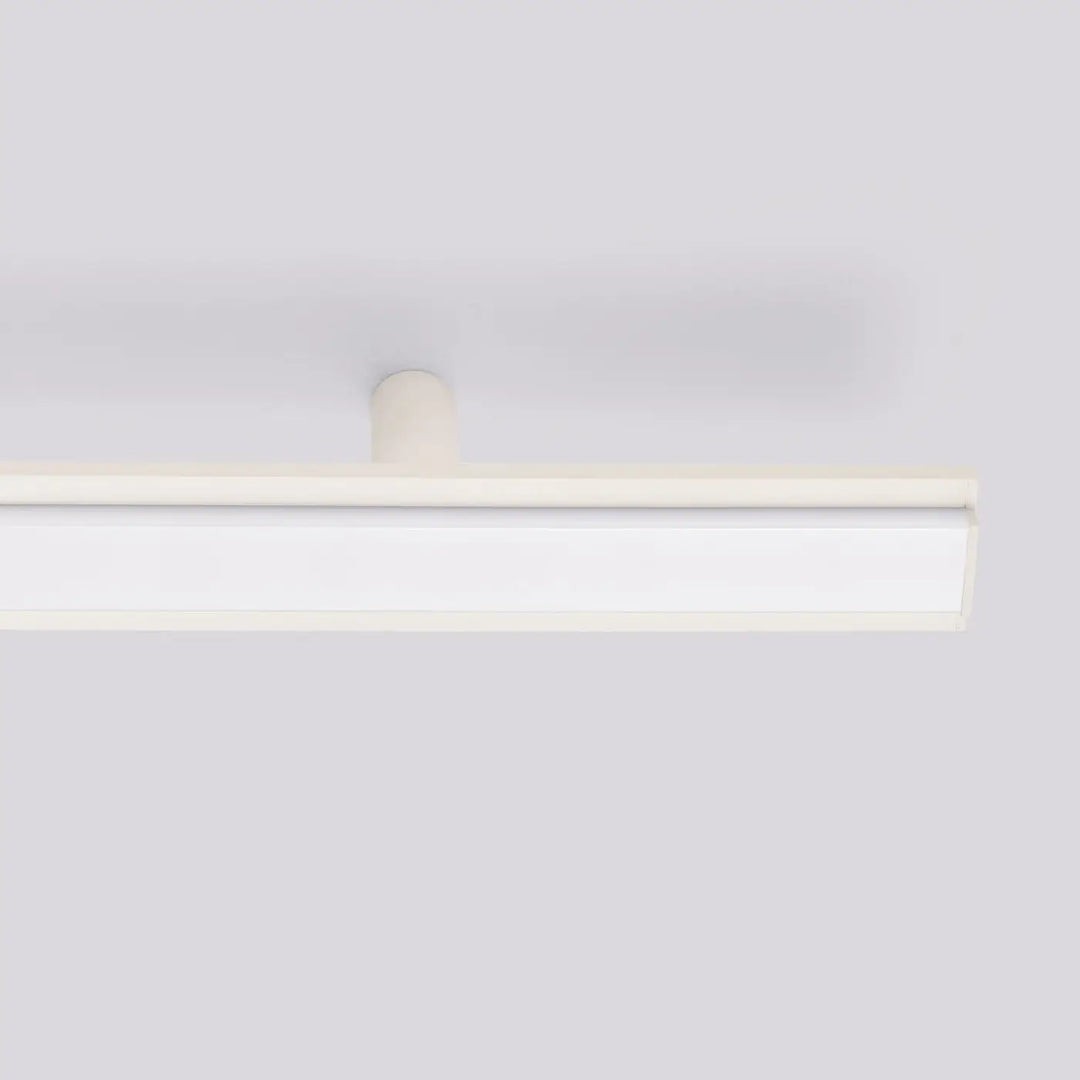 Plafonnier linéaire lagom beige avec lumière chaude 3000k et design minimaliste disponible en trois longueurs