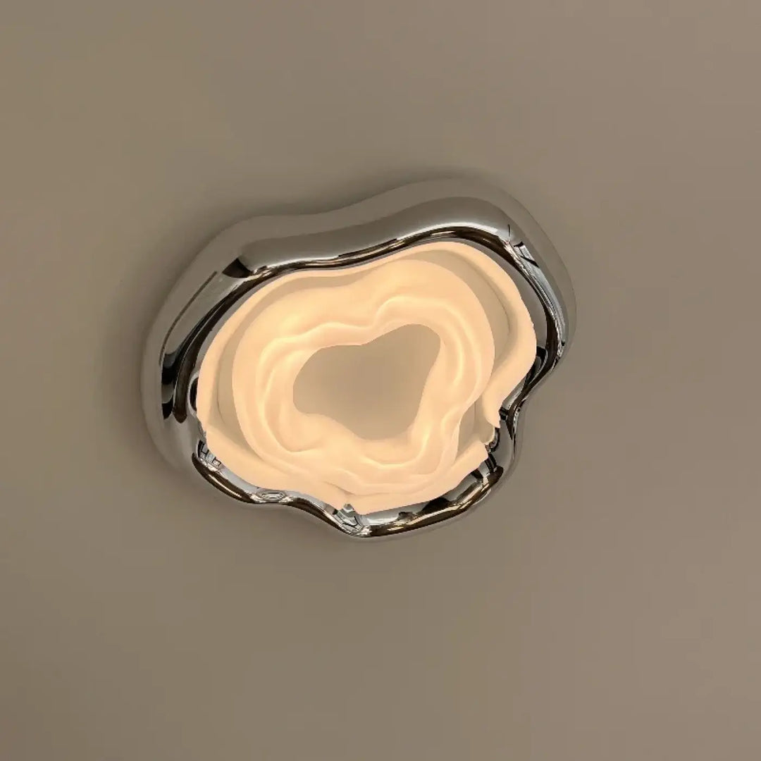 Plafonnier led design moderne chromé forme organique élégante

