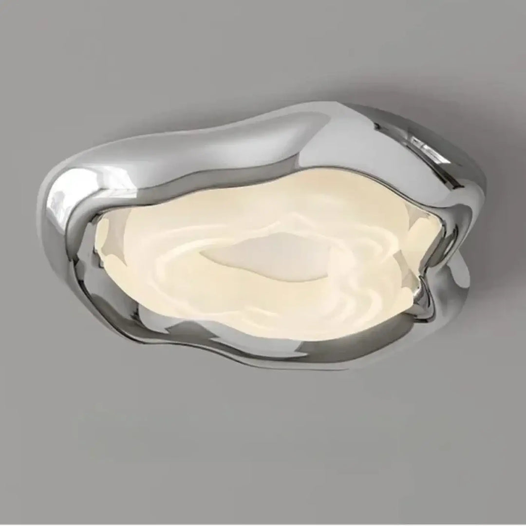 Plafonnier led design moderne chromé forme organique élégante

