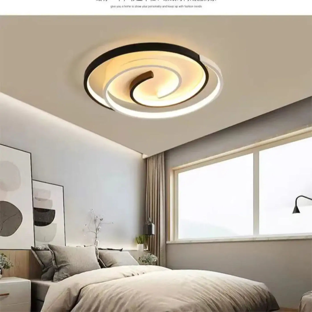 Plafonnier LED moderne mêlant formes carrées et spirale fluide

