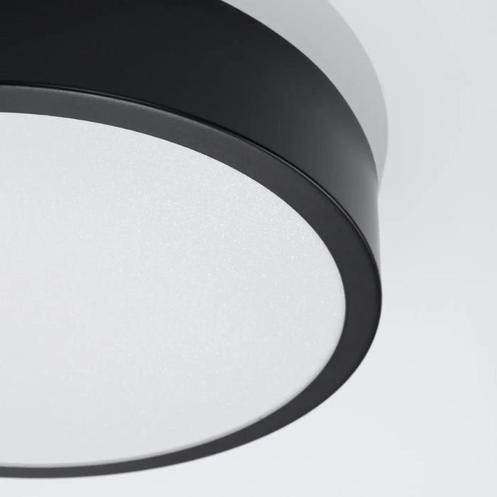 Luminaire plafonnier onyx 30 noir avec finition mate et diffuseur blanc givré pour plafond rond sans poussière saccumule