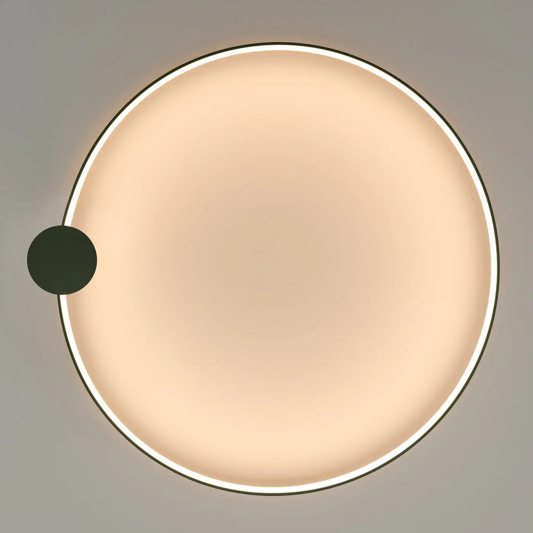 Luminaire plafonnier rio 110 avec anneaux led chaleureuse et détail sphérique vert olive dans la collection rio allient élégance