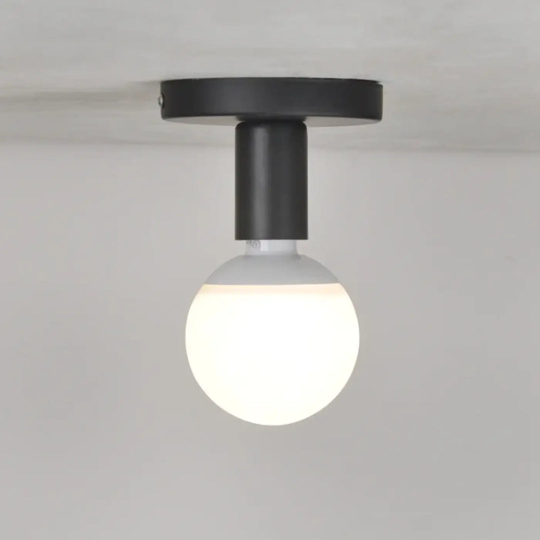 Plafonnier Minimaliste Noir À Ampoule Globe Apparente

