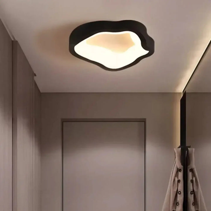 Plafonnier moderne en bois au style contemporain et design épuré
