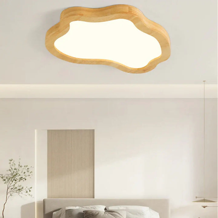 Plafonnier moderne en bois naturel en forme de nuage