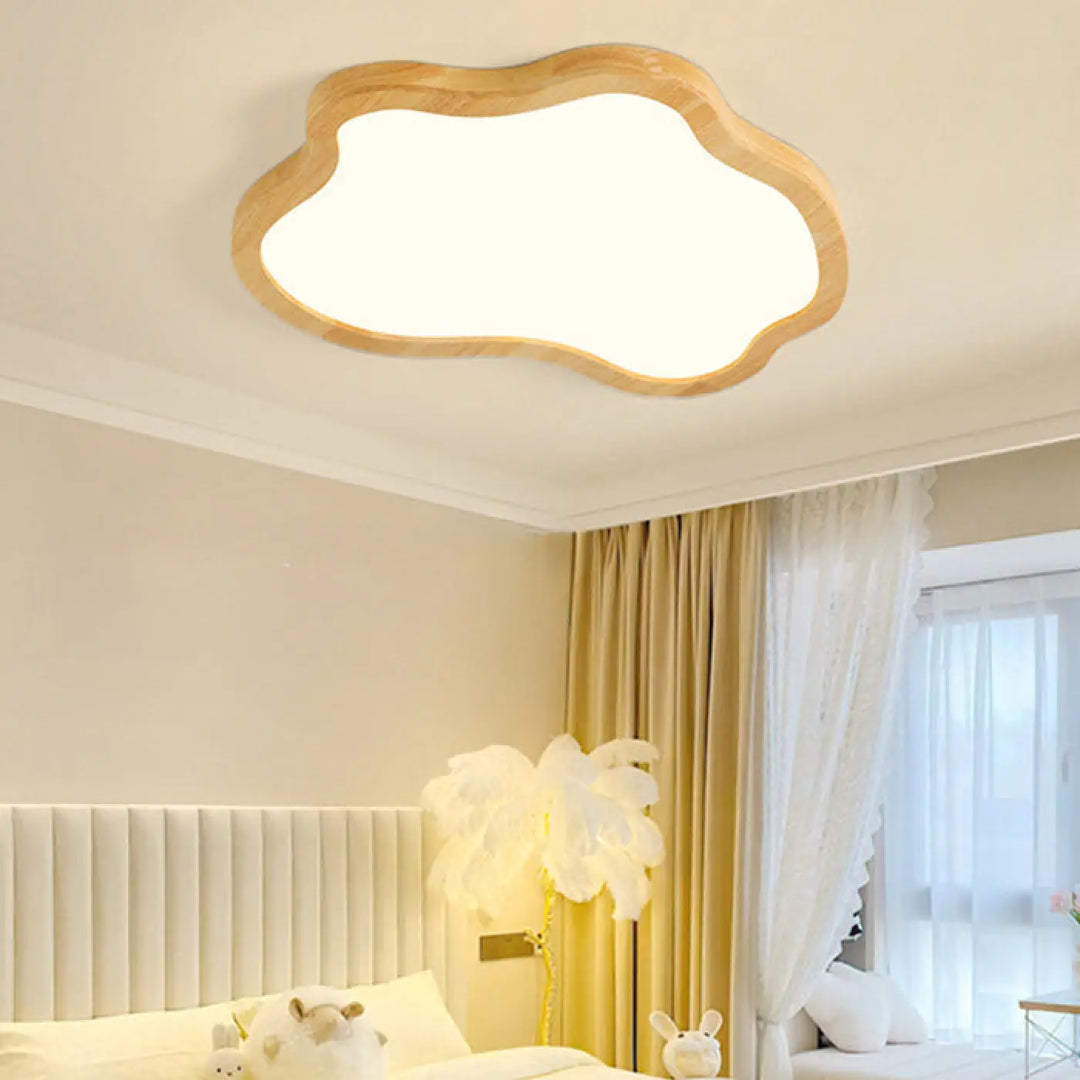 Plafonnier moderne en bois naturel en forme de nuage