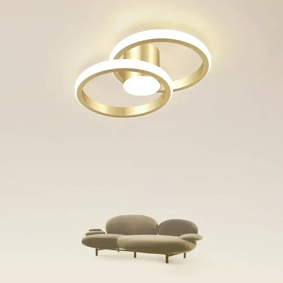Plafonnier moderne minimaliste doré au design épuré et élégant