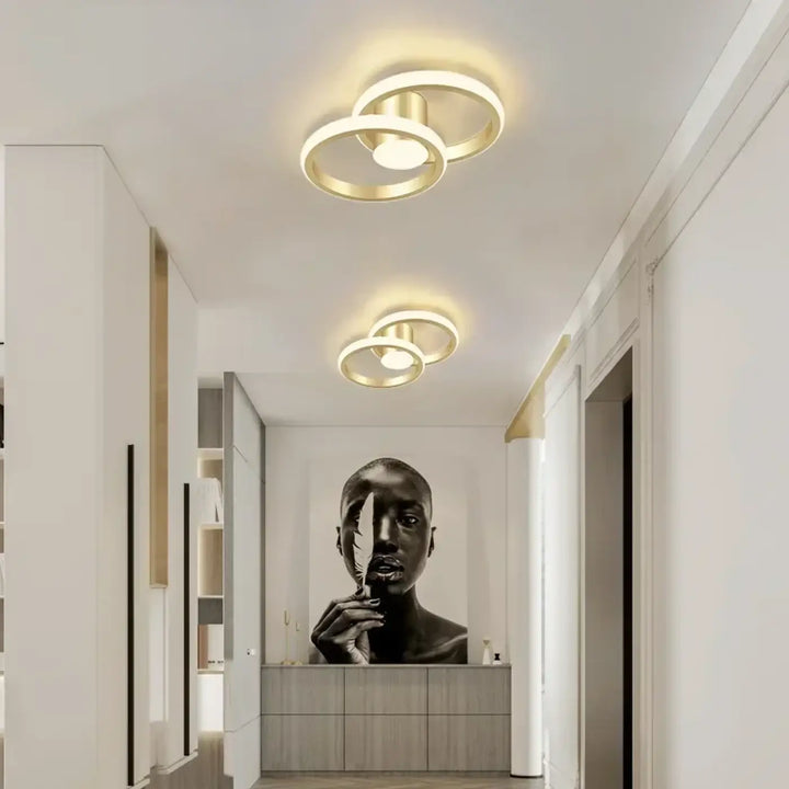Plafonnier moderne minimaliste doré au design épuré et élégant
