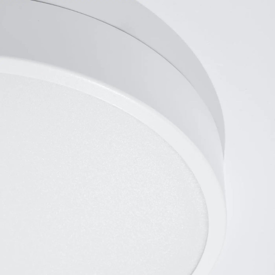 Luminaire plafonnier onyx 40 blanc led 3000k avec design moderne et finition mate pour une recherche d’un éclairage élégant plafond rond aux couleurs intemporelles