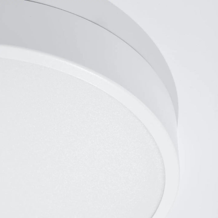 Luminaire plafonnier onyx 40 blanc led 3000k avec design moderne et finition mate pour une recherche d’un éclairage élégant plafond rond aux couleurs intemporelles