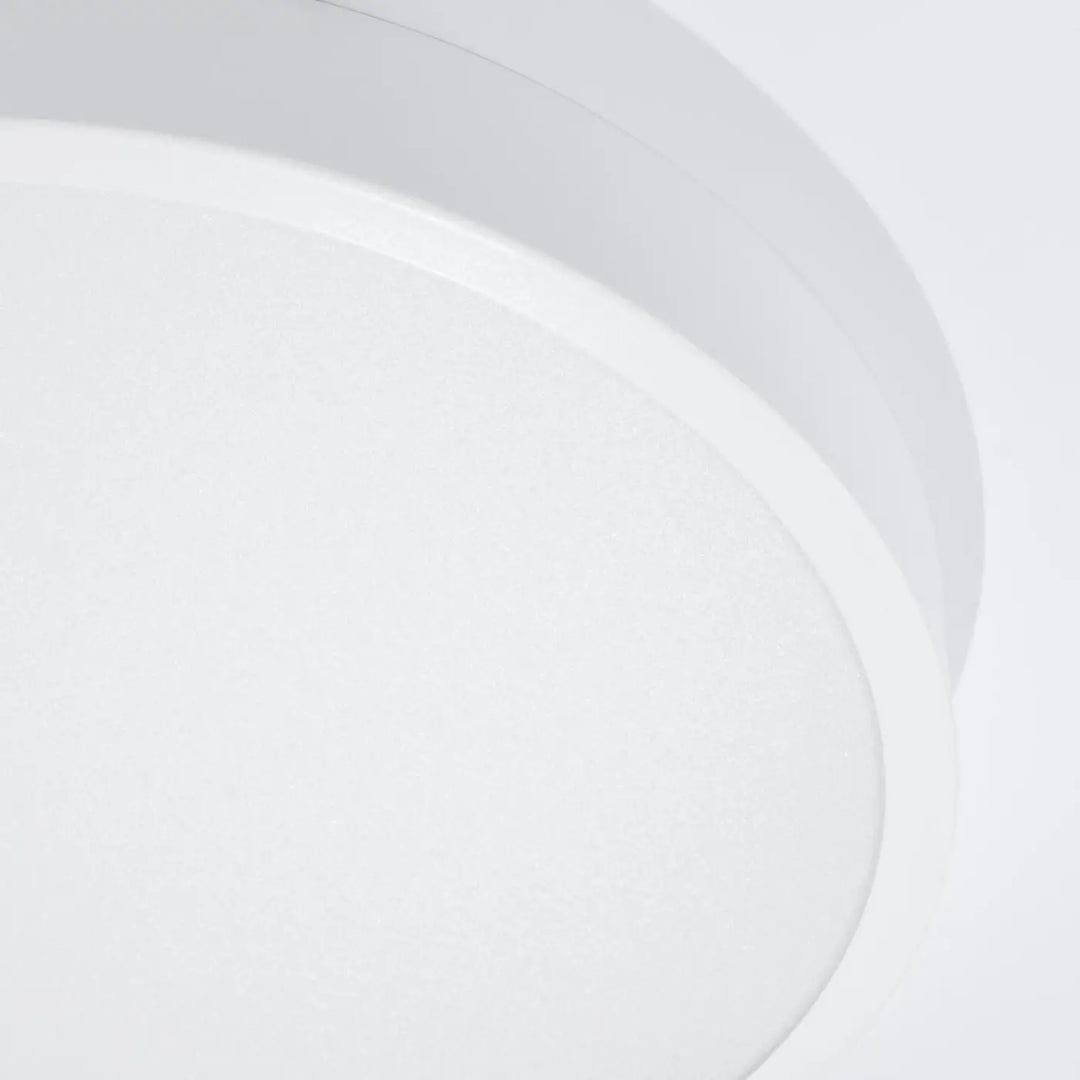 Luminaire plafonnier onyx 50 blanc led 3000k avec design rond moderne et finition mate parfait pour recherche d’un éclairage aux couleurs intemporelles