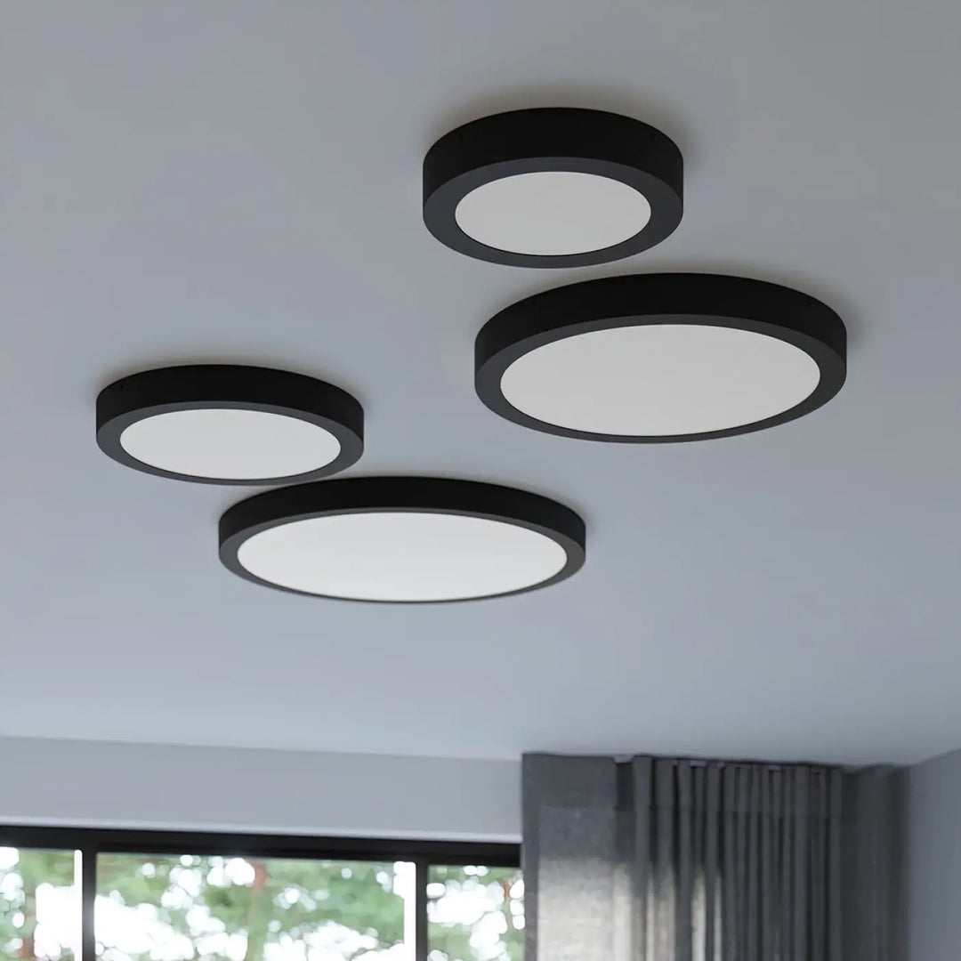 Luminaire plafonnier onyx 50 noir led 3000k avec design minimaliste et plafond rond pour recherche d’un éclairage aux couleurs intemporelles