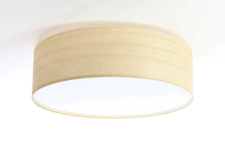 Plafonnier rond beige avec abat-jour en tissu crème texturé et intérieur blanc lisse pour décoration intérieure