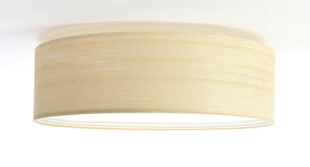 Plafonnier rond beige avec abat-jour en tissu crème texturé pour décoration intérieure élégante